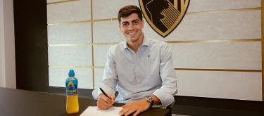Sevilla right-back Juanlu Sanchez has officially joined Bournemouth for a transfer fee of up to €13 million.