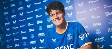 Christian Nergou joins Everton, signing a contract until 2028.