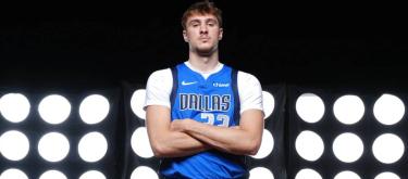 The Dallas Mavericks are offering a reward for the acquisition of a rare rookie card by Marko Flagg.