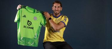 Leicester City have officially announced the signing of Franco Lavezzoli, with the two sides signing a three-year contract.