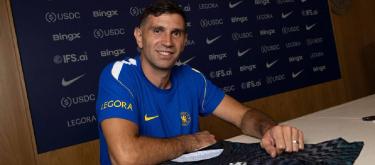 Chelsea have officially signed Emiliano Martinez, with both sides agreeing to a three-year contract.