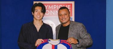 Lyon officially announced the signing of Japanese international Keito Nakamura on a four-year contract.