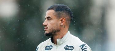 Coutinho joins Santos as a free agent and will wear the number 11 jersey.