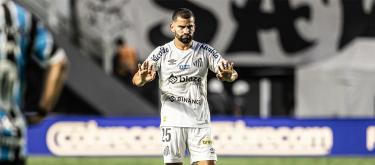 Venezuelan football star Rincón has announced his retirement; he won the Serie A title with Juventus.