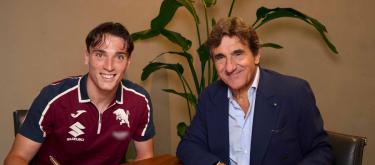 Torino completes contract extension with of its Italy U21s international left winger Alessio Cacciamani..