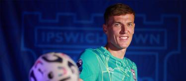 Ipswich Town completes contract extension with goalkeeper Christian Walton..